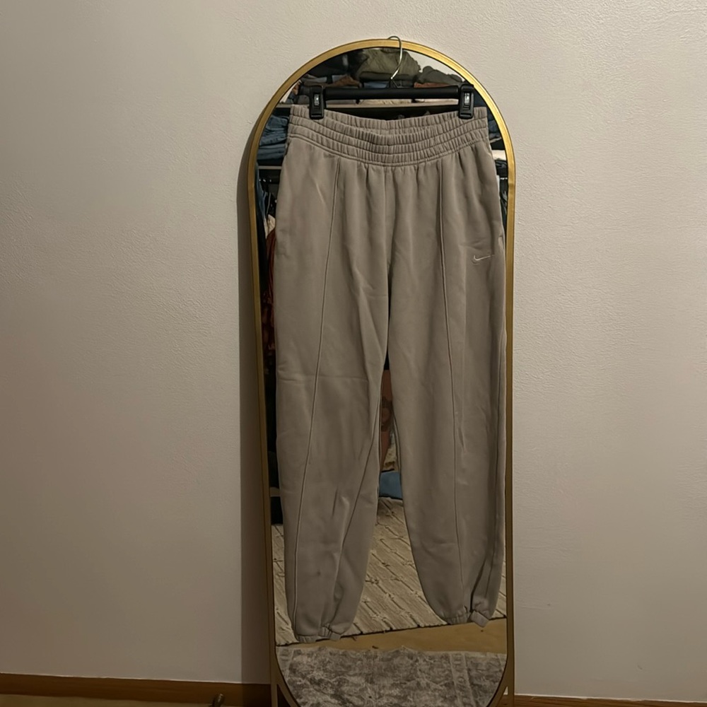 Nike jogger sweatpants, size medium, tan.